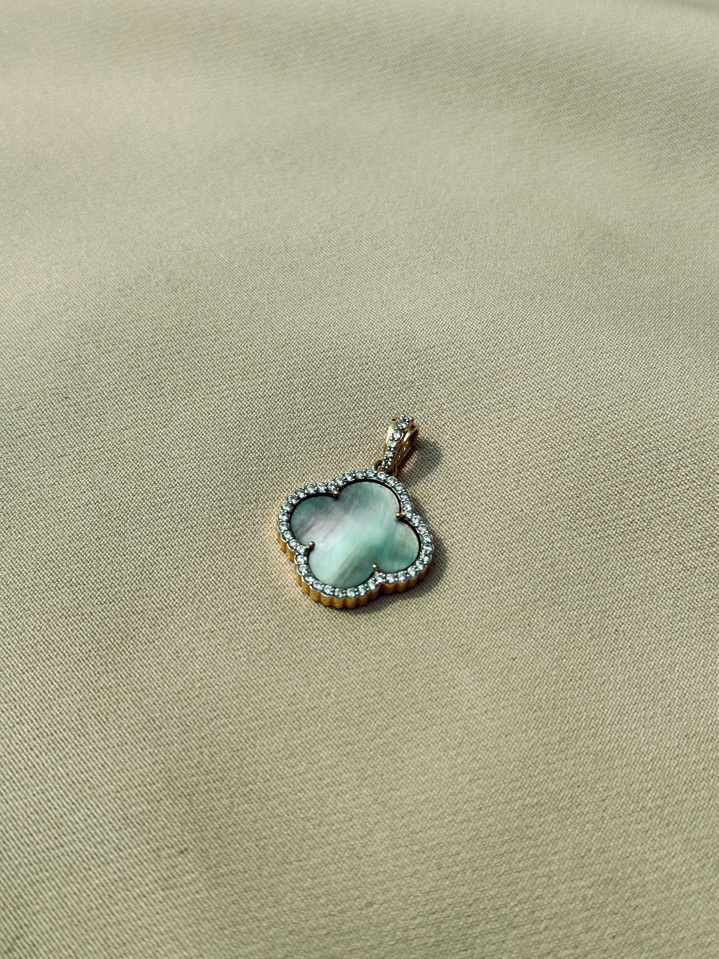 Lunaya Pendant